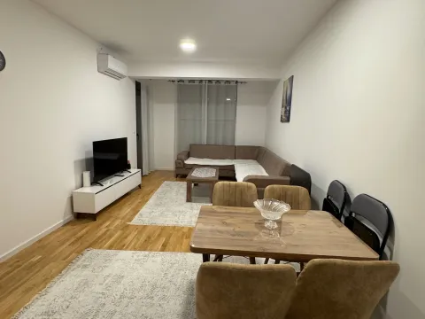 Izdavanje, dvosoban stan, 65m², Stari Aerodrom, Podgorica - image 1