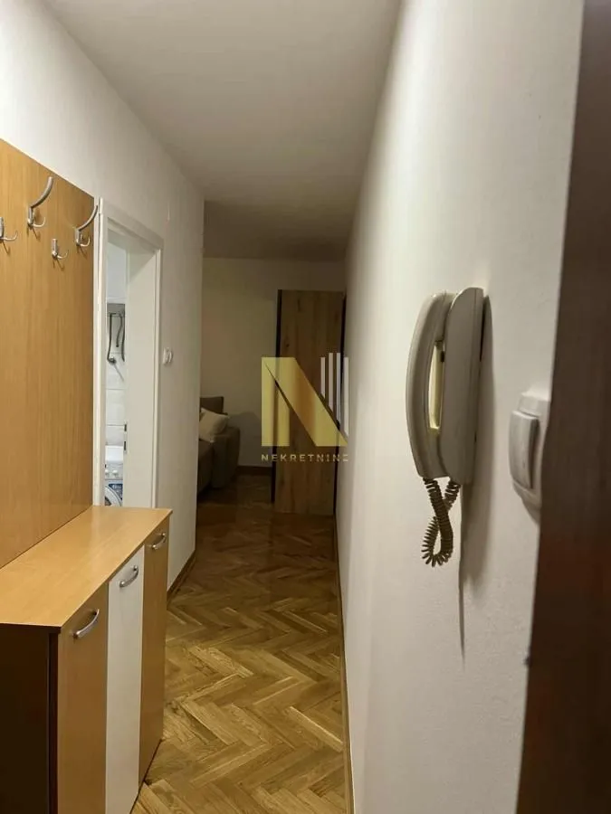 Izdavanje, garsonjera, 28m², Centar, Novi Sad