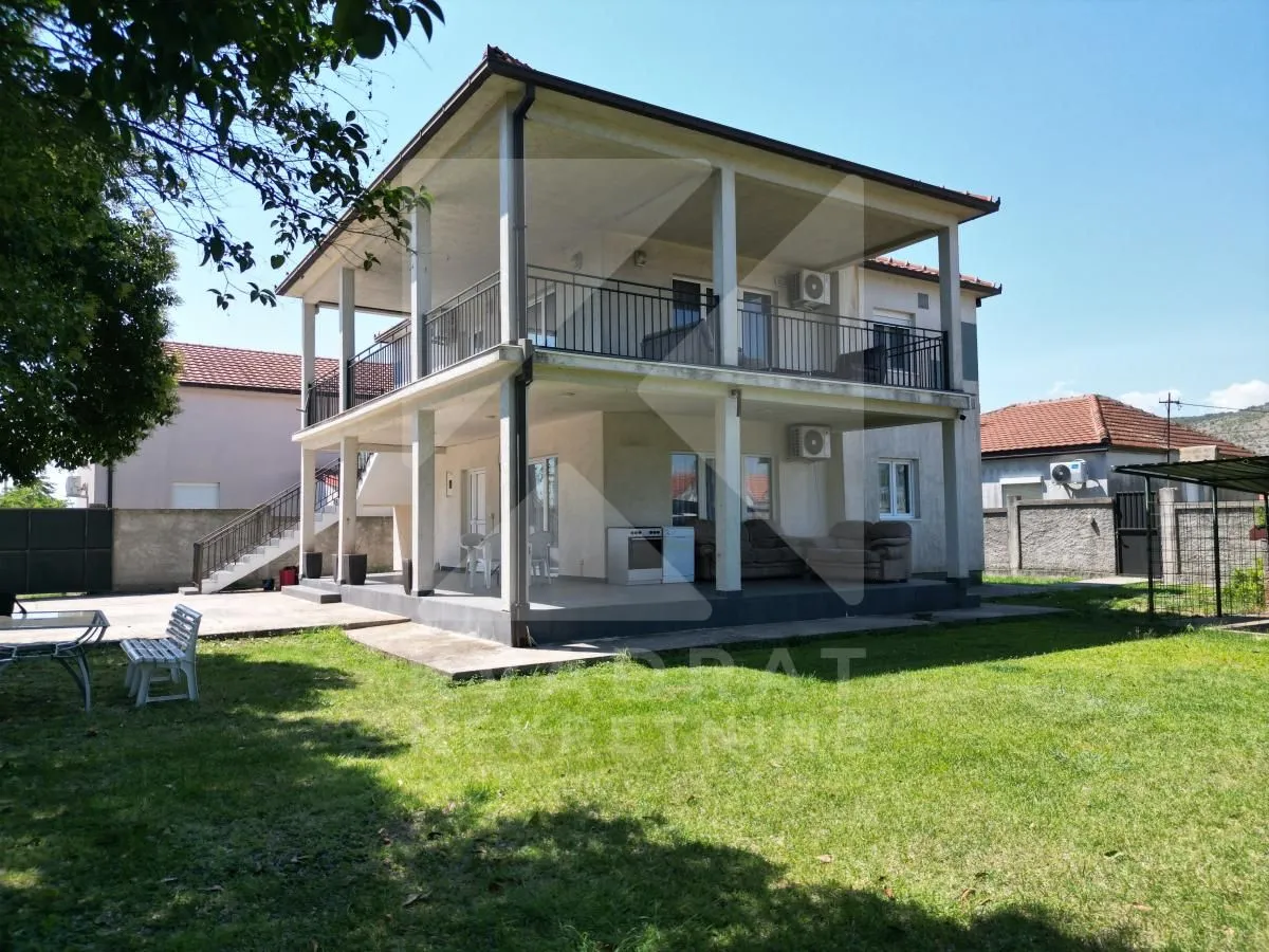 Izdavanje, kuća, 260m², Kokoti, Podgorica