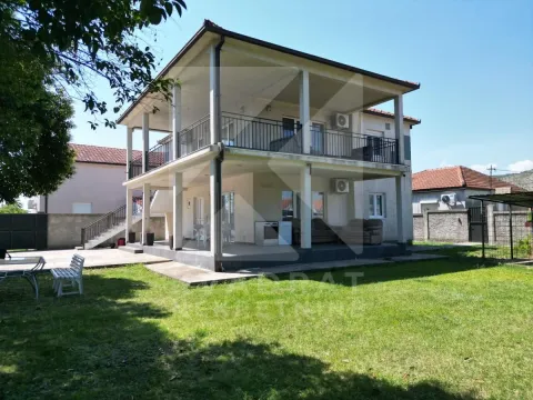 Izdavanje, kuća, 260m², Kokoti, Podgorica - image 2