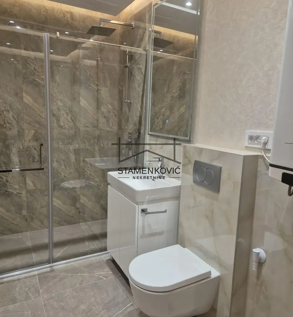 Izdavanje, četvorosoban stan, 95m², Adamovićevo Naselje, Novi Sad Sve Podlokacije