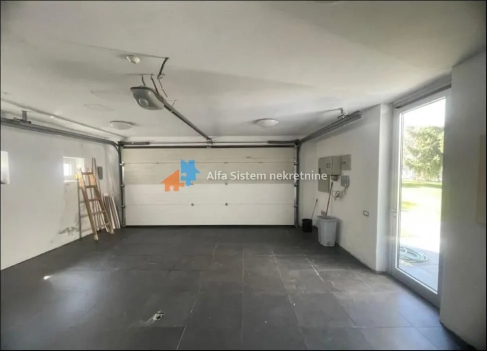 Izdavanje, kuća, 560m², Veliki Mokri Lug, Zvezdara Sve Podlokacije