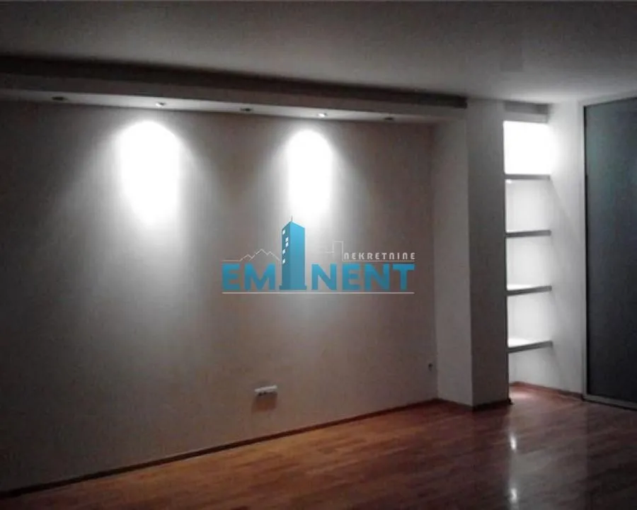 Izdavanje, trosoban stan, 88m², Vračar Sve Podlokacije, Beograd