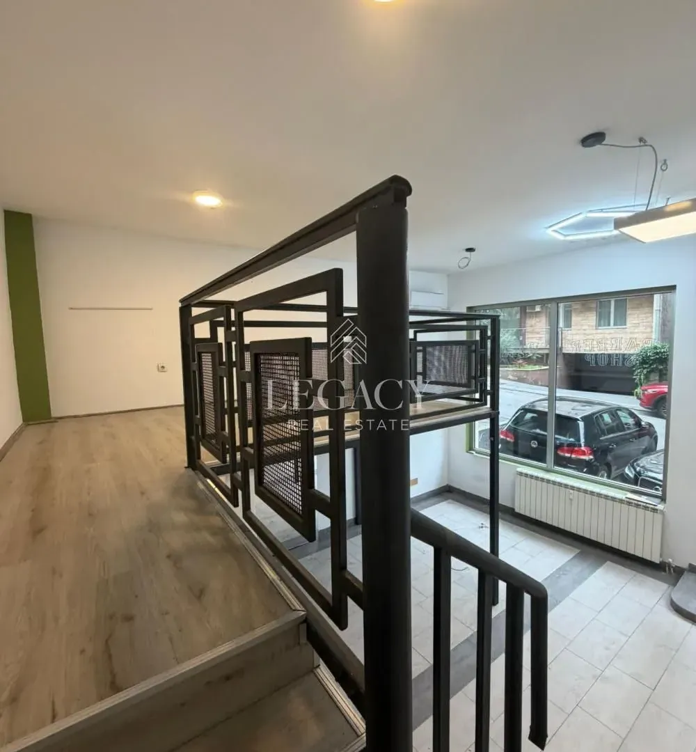 Izdavanje, poslovni prostor, 42m², Đeram Pijaca, Beograd