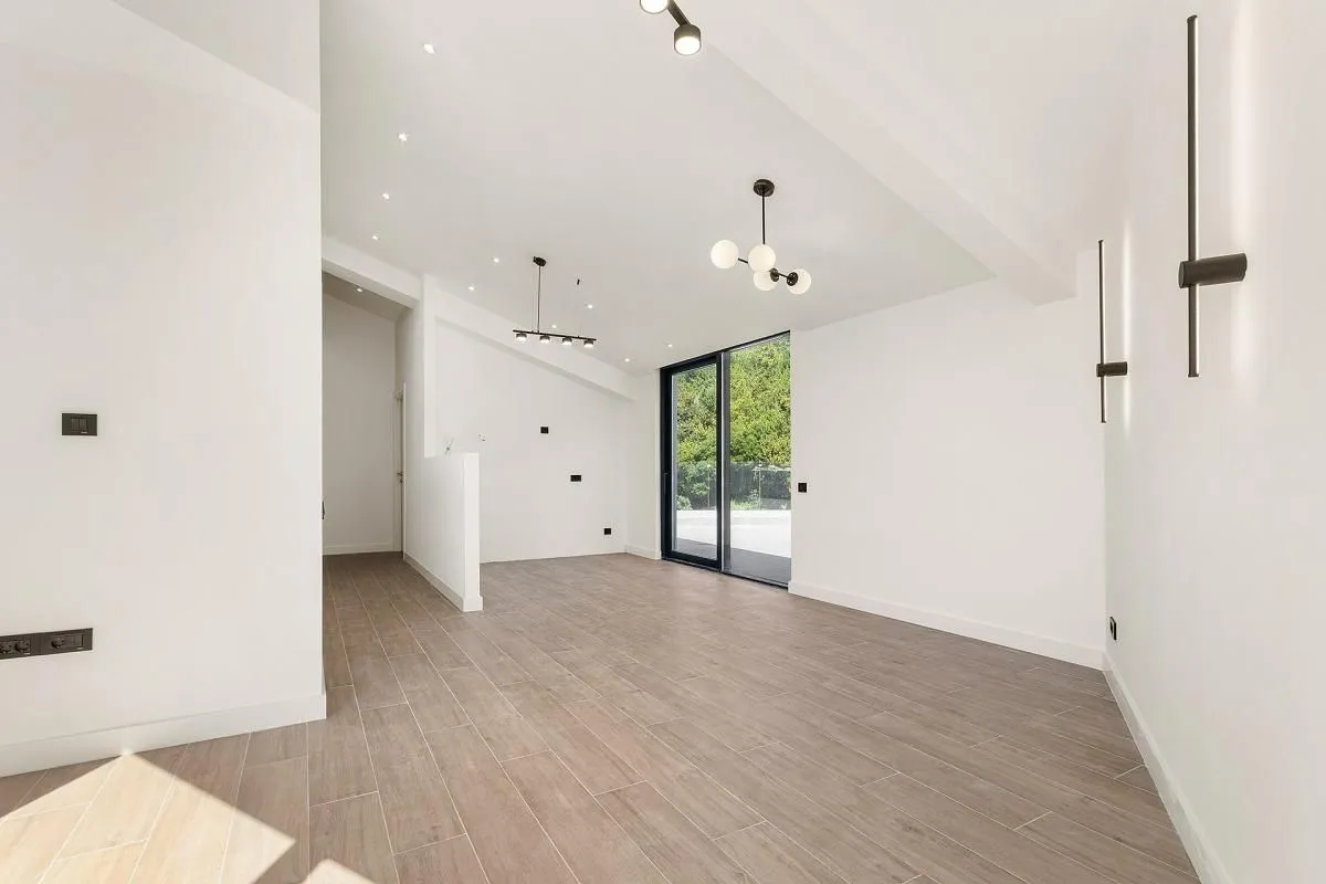 Prodaja, dvosoban stan, 153m², Tivat, Crna Gora