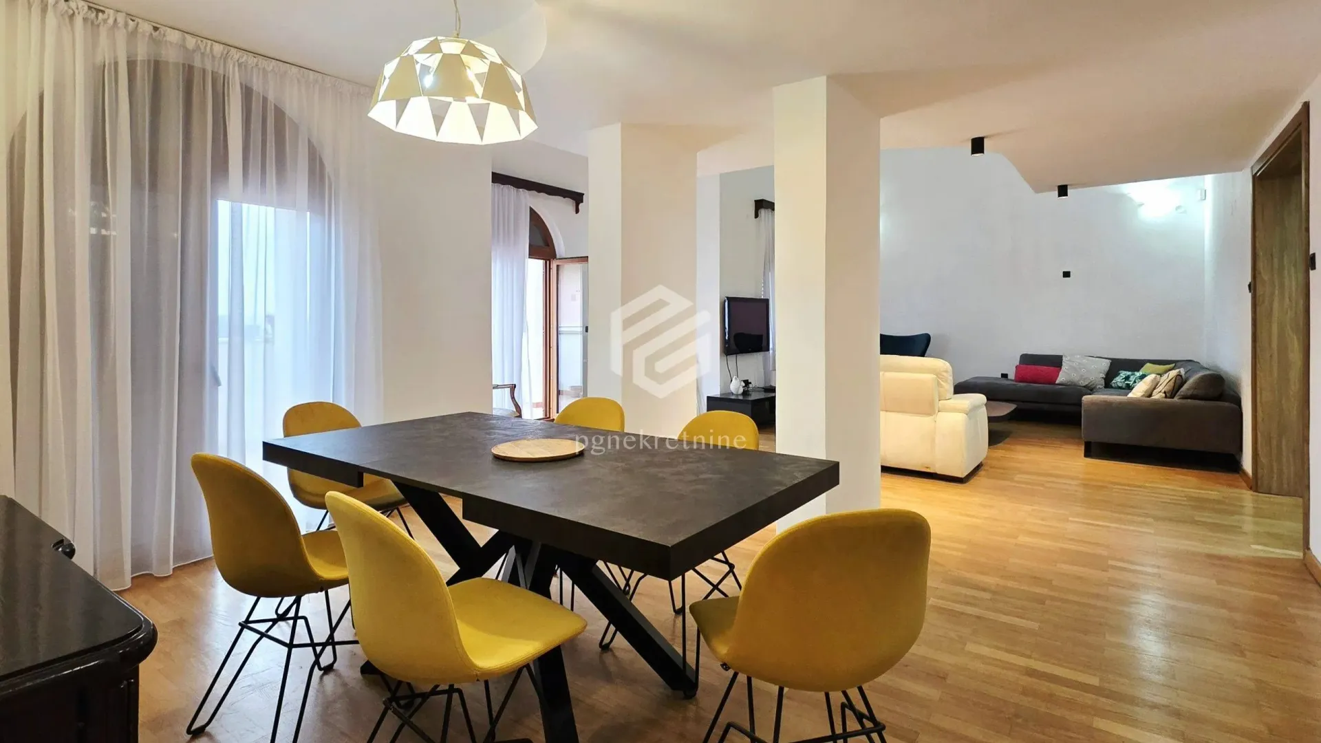 Rent, house, 285m², Gorica C, Podgorica