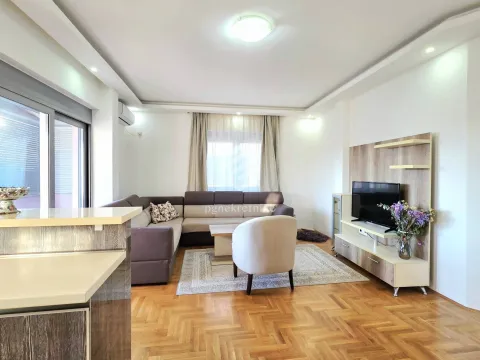 Izdavanje, dvosoban stan, 76m², Stari Aerodrom, Podgorica - image 8