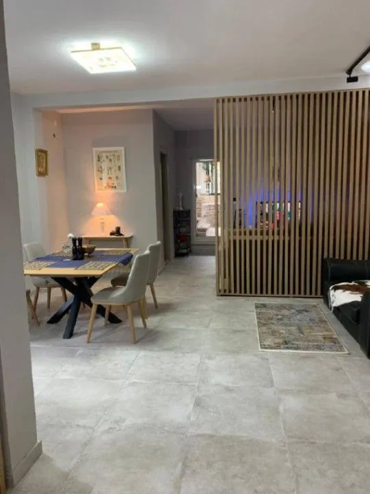 Izdavanje, kuća, 175m², Risan, Kotor