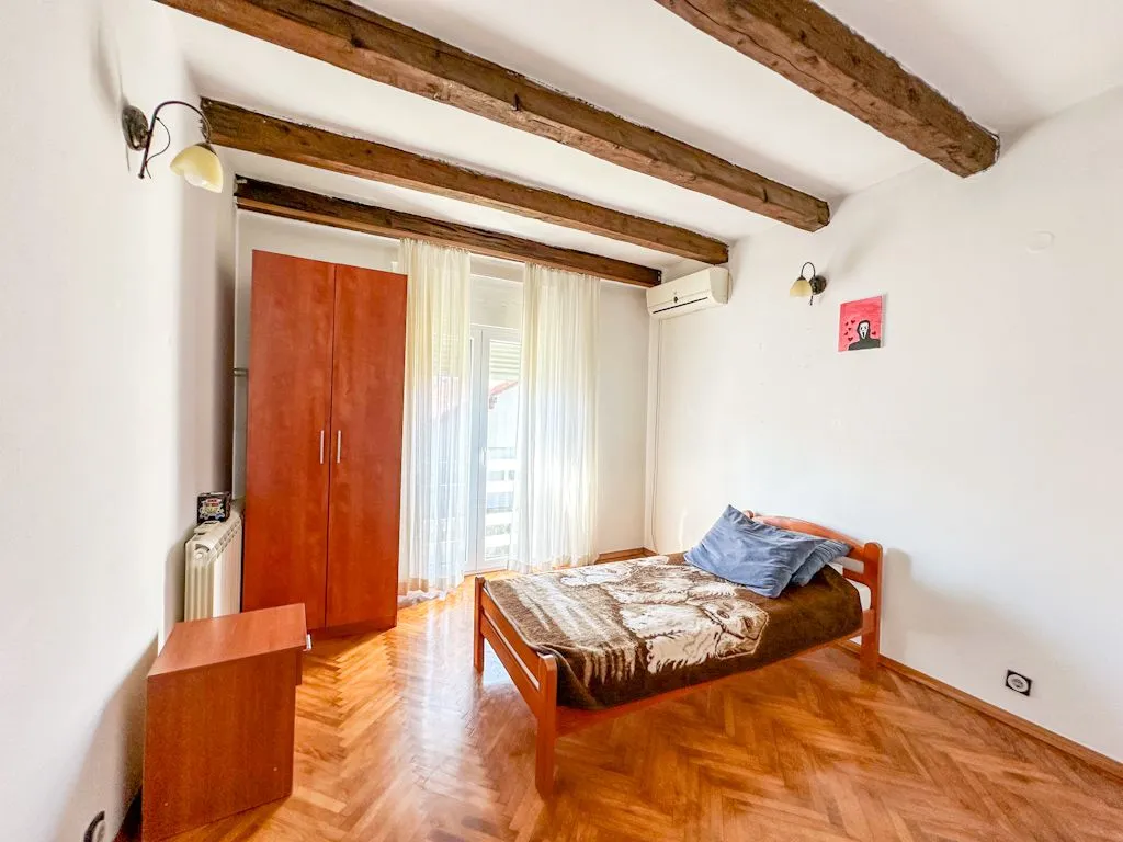 Rent, house, 210m², Stari Aerodrom, Podgorica