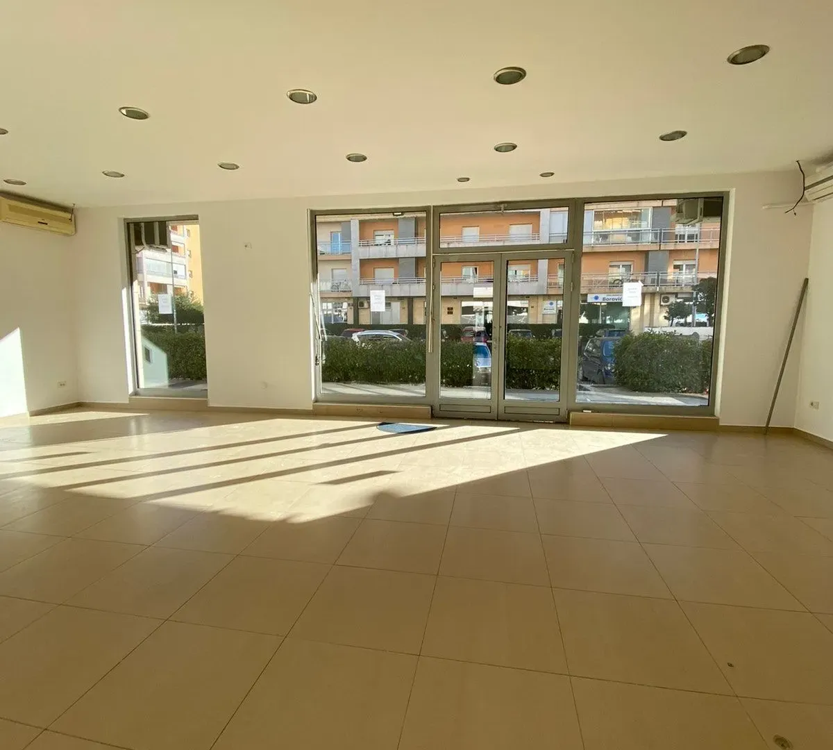 Rent, office space, 145m², City Kvart, Podgorica