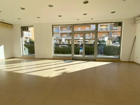 Izdavanje, poslovni prostor, 145m², City Kvart, Podgorica - image 3