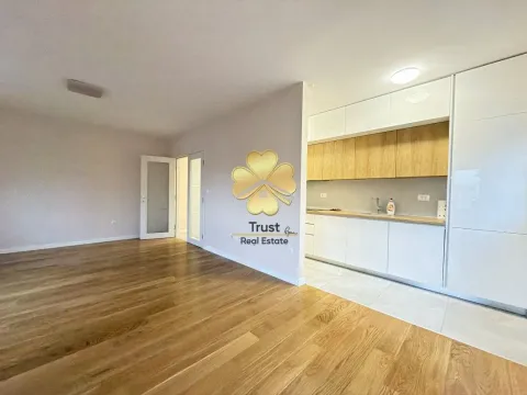 Izdavanje, trosoban stan, 100m², Central Point, Podgorica - image 4