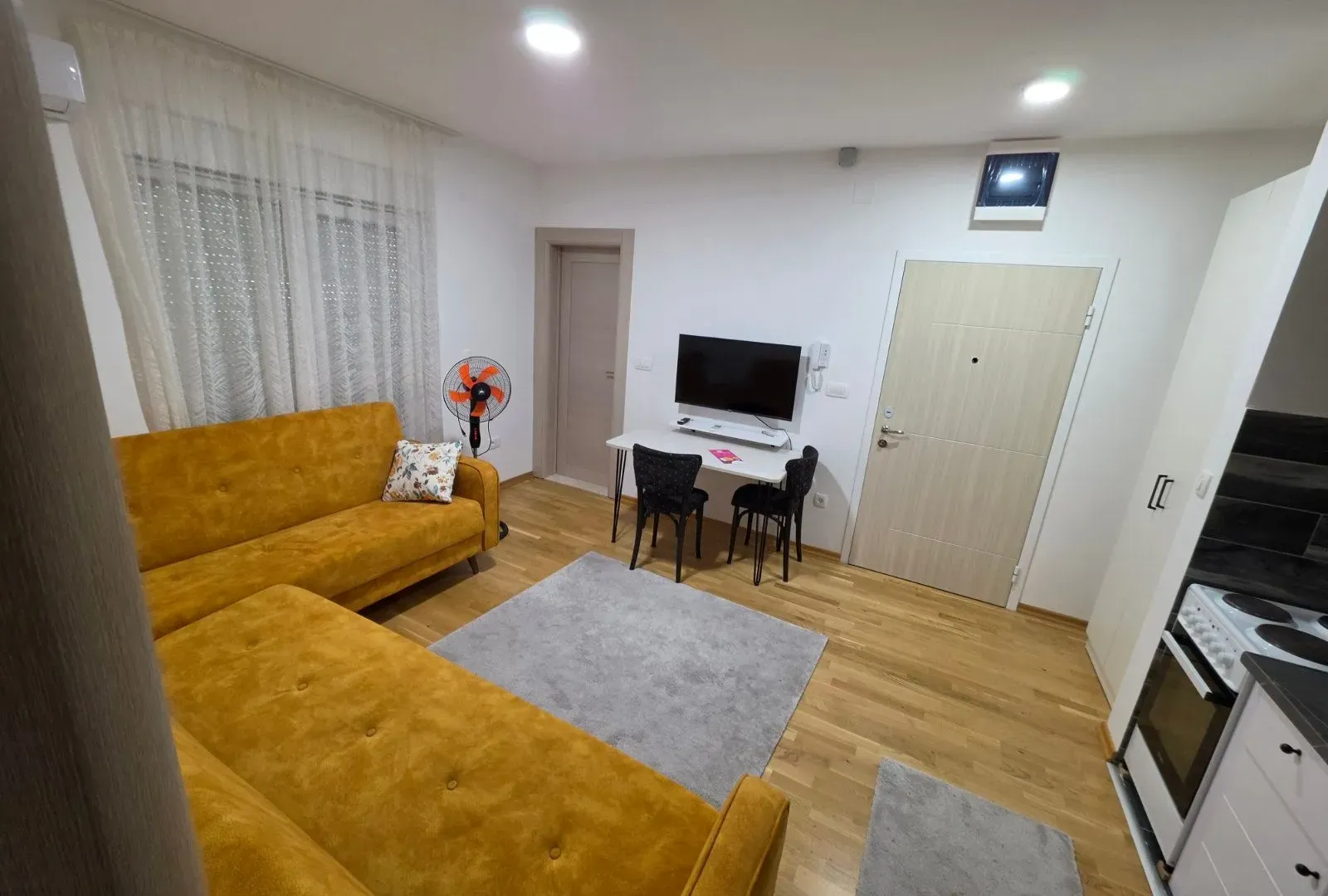Rent, one bedroom apartment, 36m², Budva okolina, Budva