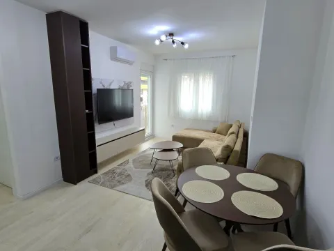 Rent, one bedroom apartment, 40m², Kod Big Fashion-a, Podgorica - image 1