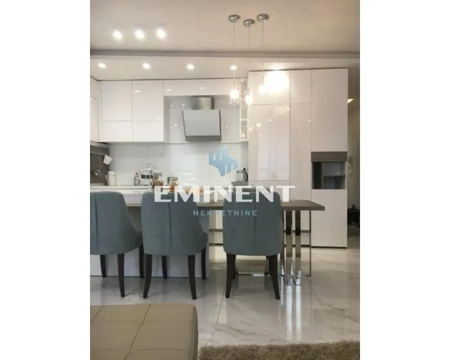 Izdavanje, dvosoban stan, 56m², Čubura, Beograd