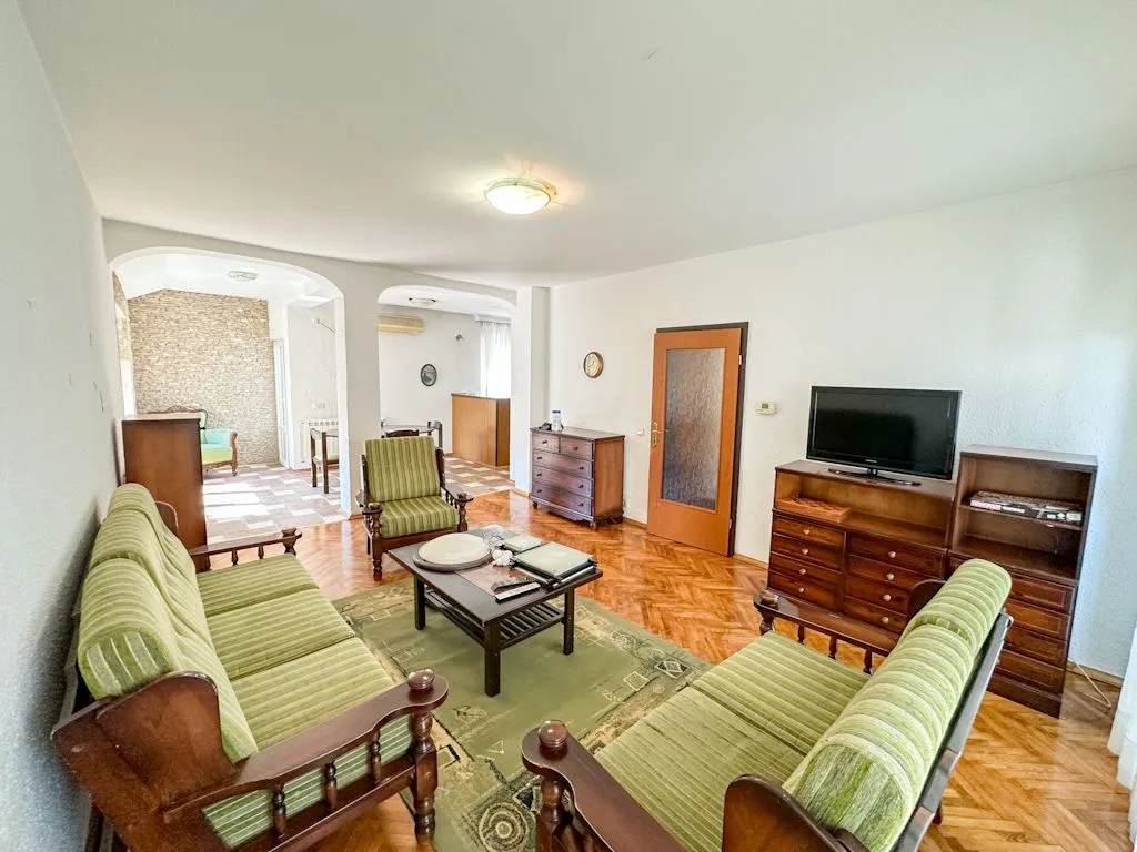 Rent, house, 210m², Stari Aerodrom, Podgorica
