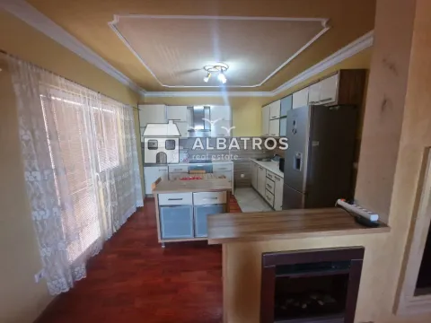 Izdavanje, trosoban stan, 145m², Šušanj, Bar - image 4