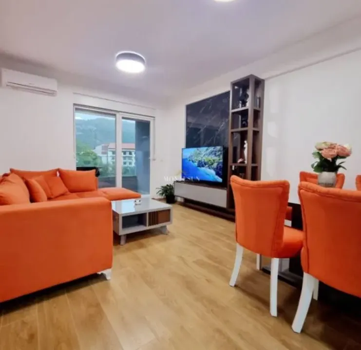Izdavanje, dvosoban stan, 69m², Budva, Crna Gora