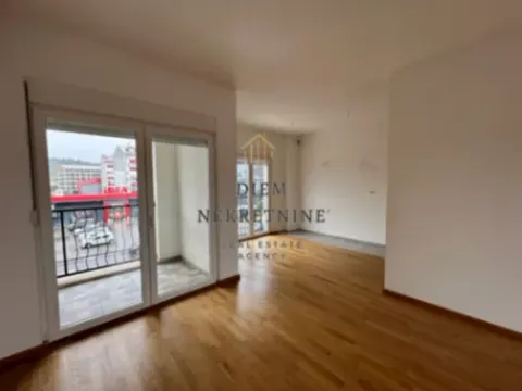 Izdavanje, trosoban stan, 101m², Zabjelo, Podgorica - image 11