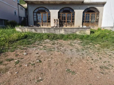 Sale, three bedroom apartment, 105m², Petrovac, Budva - image 2