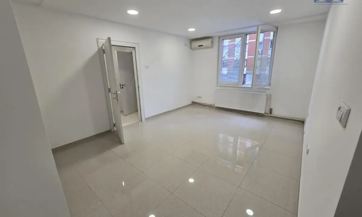 Rent, office space, 28m², Bulevar Oslobodjenja, Novi Sad Sve Podlokacije