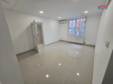 Izdavanje, poslovni prostor, 28m², Bulevar Oslobodjenja, Novi Sad Sve Podlokacije