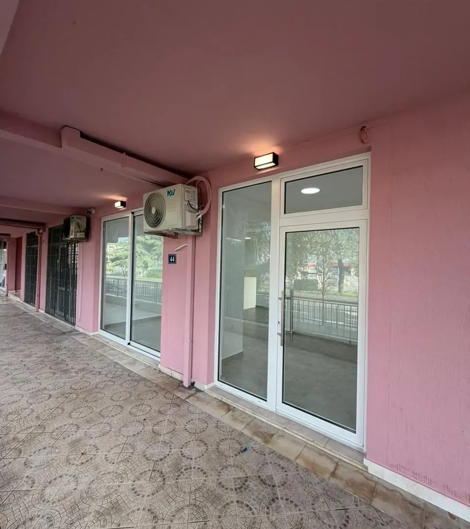 Izdavanje, poslovni prostor, 57m², Krivi Most, Podgorica