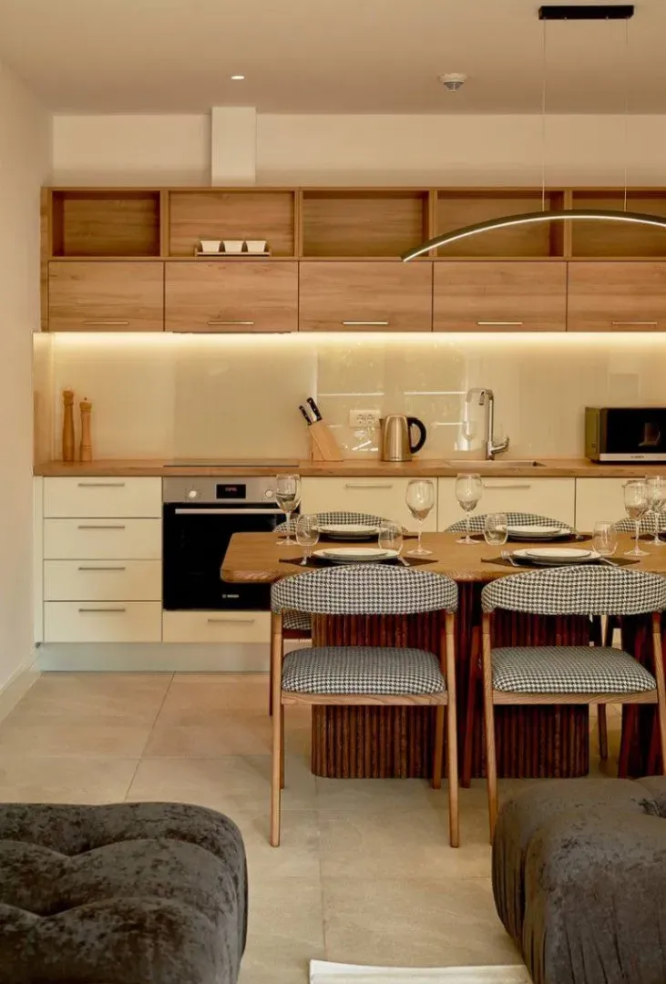 Izdavanje, dvosoban stan, 100m², Luštica Bay, Tivat