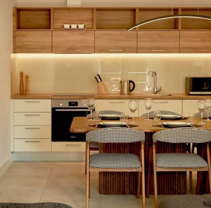 Izdavanje, dvosoban stan, 100m², Luštica Bay, Tivat