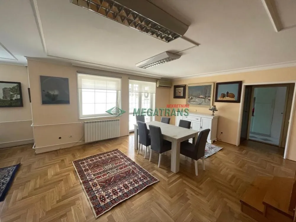 Izdavanje, četvorosoban stan, 130m², Vračar Hram, Vračar Sve Podlokacije