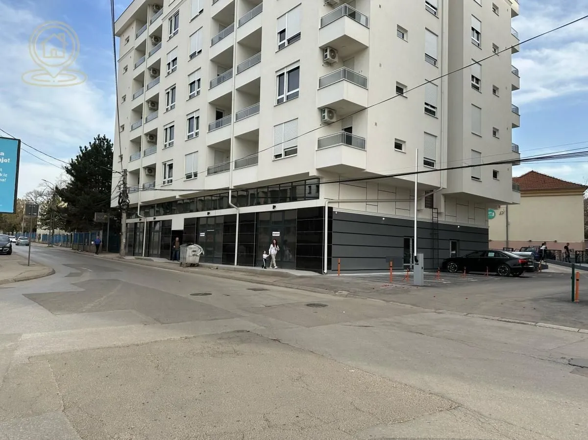 Rent, office space, 296m², Palilula, Niš