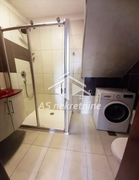 Izdavanje, četvorosoban stan, 120m², Senjak, Beograd
