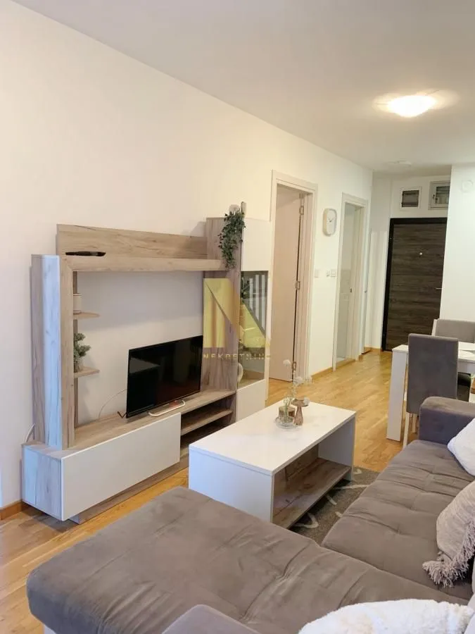 Izdavanje, jednosoban stan, 41m², Adamovićevo Naselje, Novi Sad Sve Podlokacije