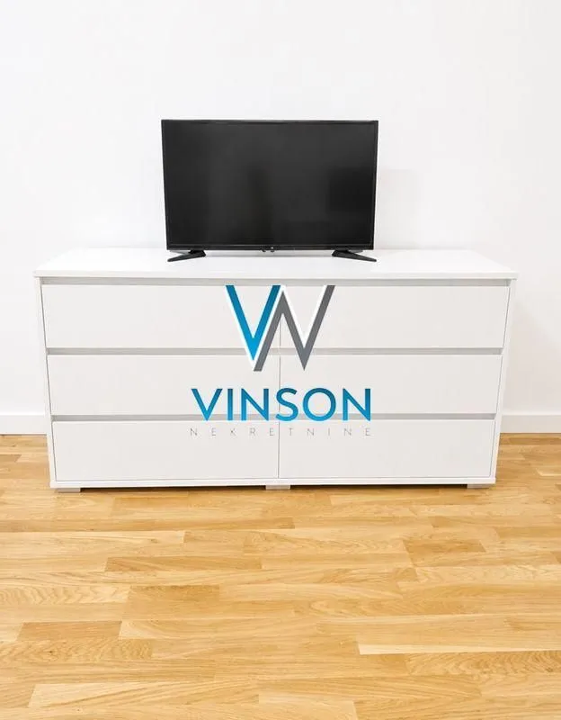 Izdavanje, jednosoban stan, 43m², Centar, Novi Sad