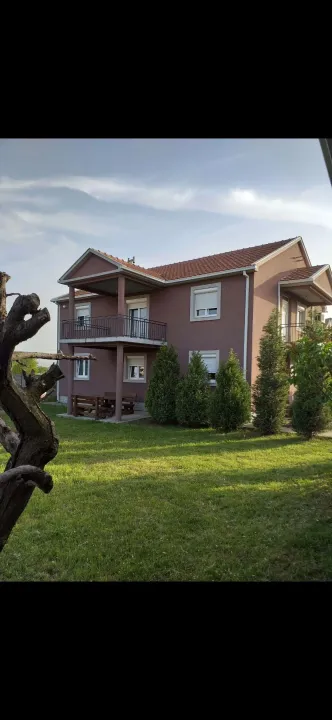 Prodaja, kuća, 300m², Donja Gorica, Podgorica