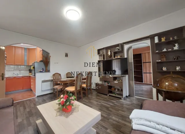 Izdavanje, dvosoban stan, 70m², Škaljari, Kotor