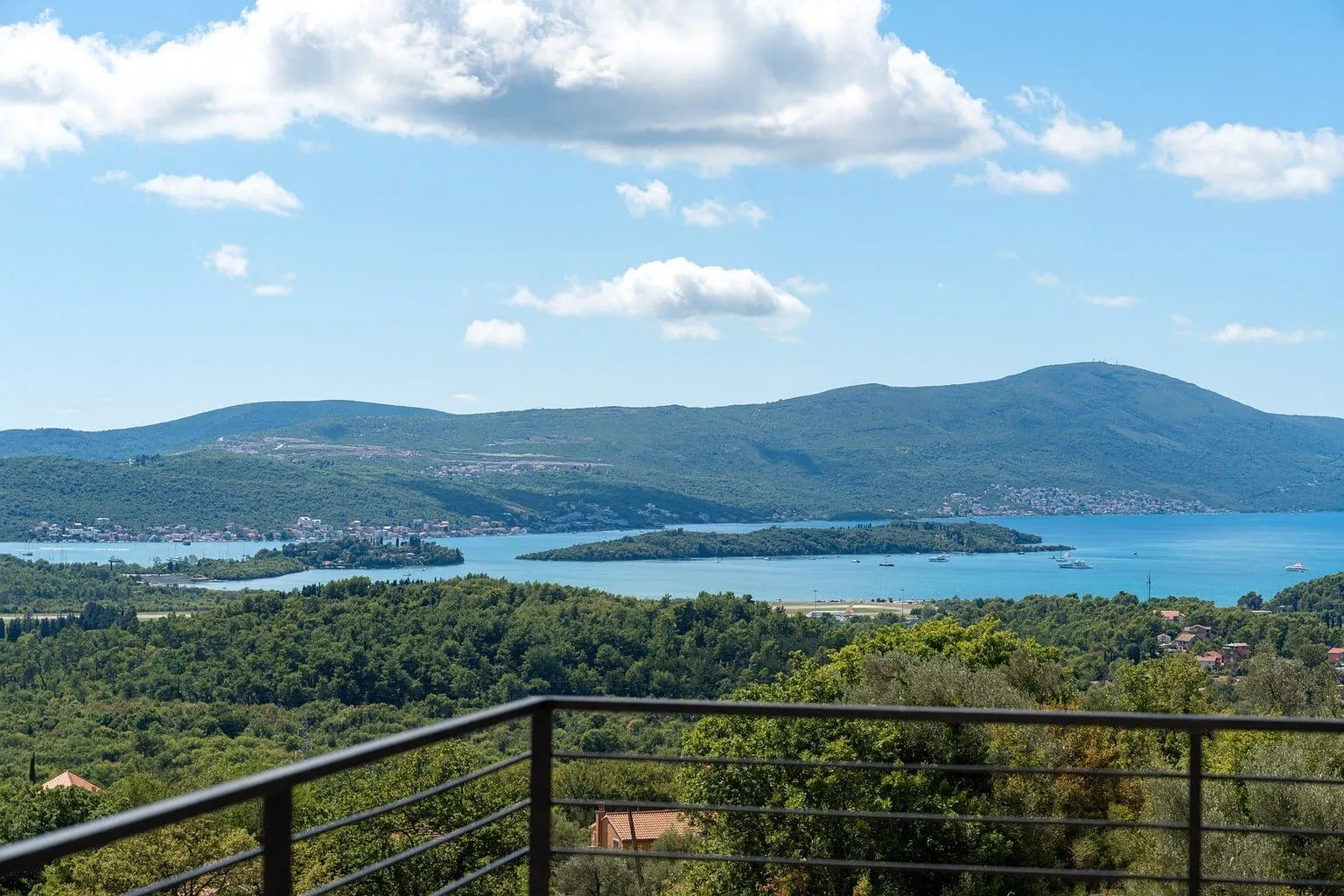 Izdavanje, kuća, 200m², Kavač, Kotor