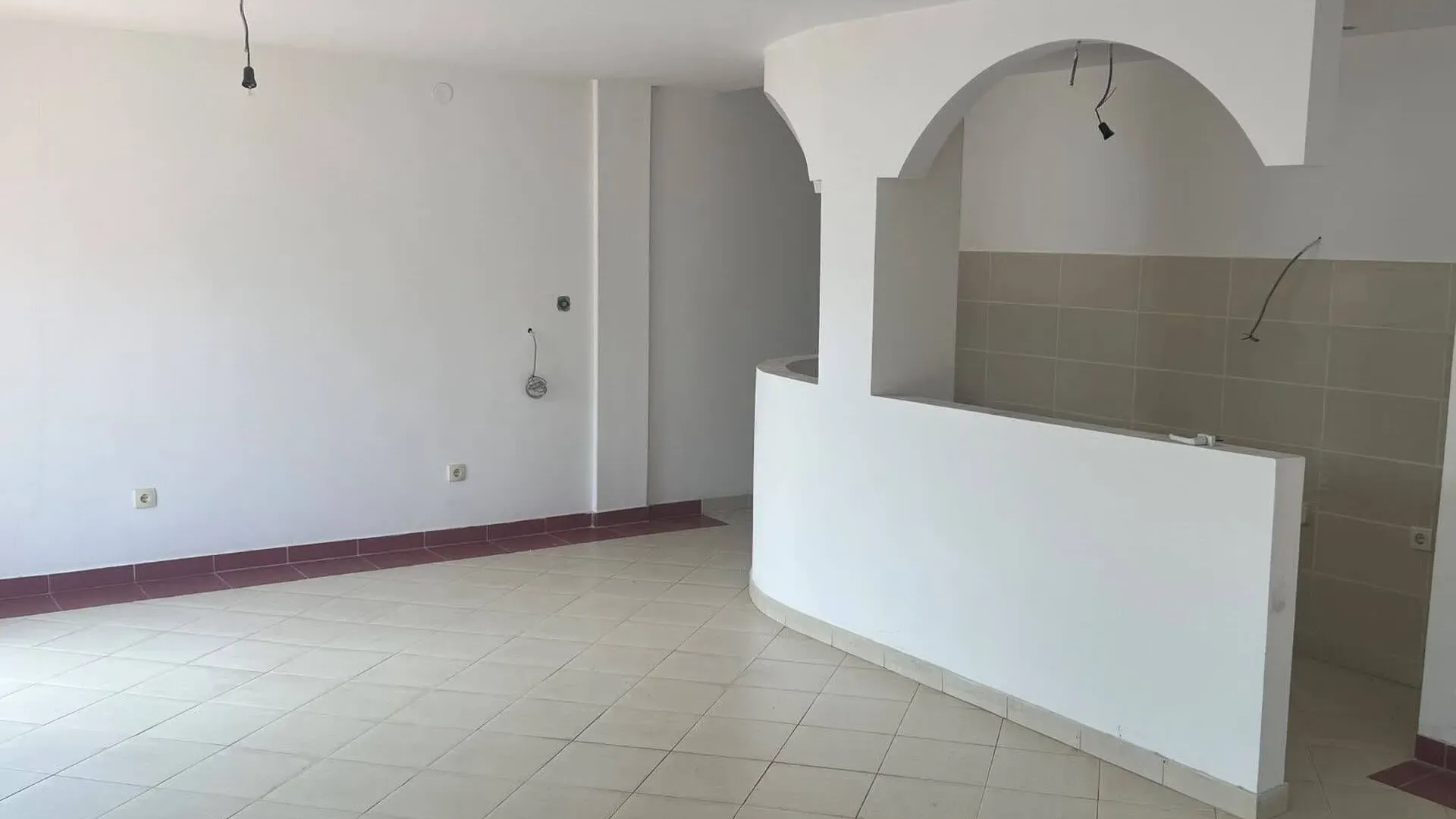 Prodaja, trosoban stan, 382m², Komoševina, Budva