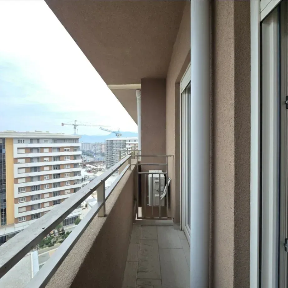 Prodaja, jednosoban stan, 40m², Central Point, Podgorica