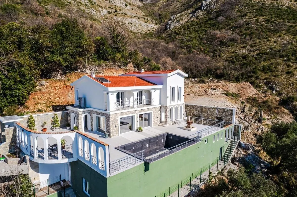 Sale, house, 350m², Reževići, Budva