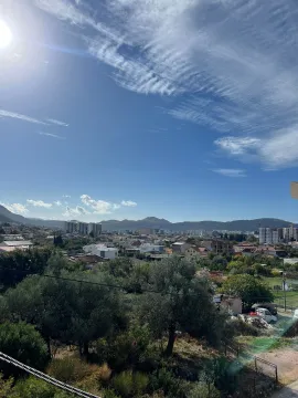 Pogled sa terase na grad i okolno zelenilo. - image 13