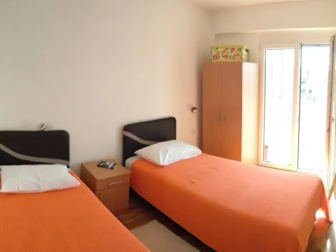 Izdavanje, dvosoban stan, 68m², Centar, Tivat - image 11