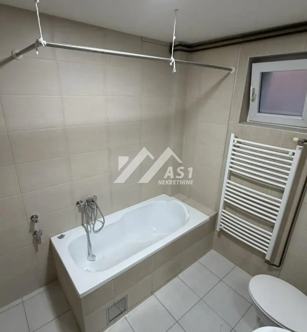 Izdavanje, trosoban stan, 100m², Novo naselje, Novi Sad