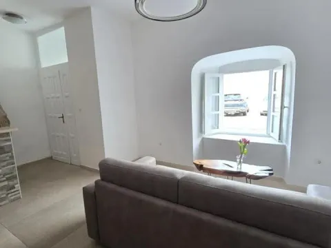 Prodaja, jednosoban stan, 51m², Prčanj, Kotor - image 1