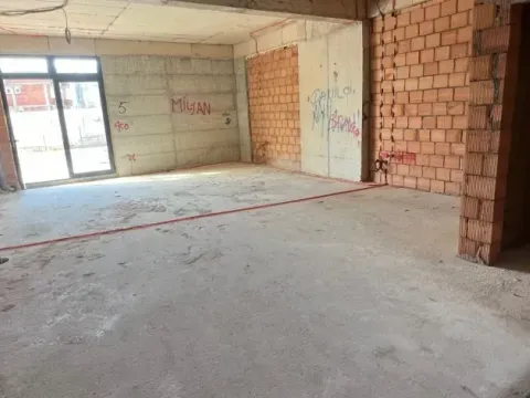 Rent, office space, 76m², Šušanj, Bar - image 2