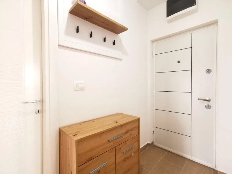 Izdavanje, jednosoban stan, 42m², Zagorič, Podgorica