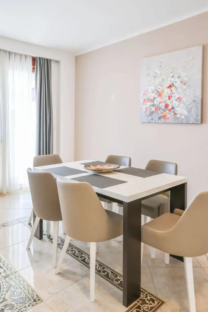 Daily-rent, one bedroom apartment, 90m², Bečići, Budva
