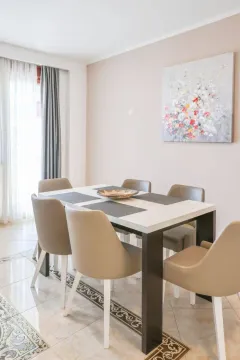 Daily-rent, one bedroom apartment, 90m², Bečići, Budva - image 6