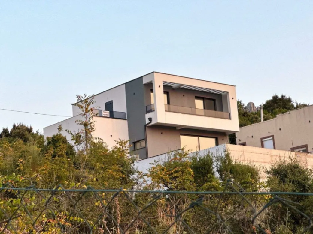 Sale, house, 220m², Bar, Crna Gora