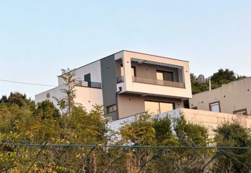 Sale, house, 220m², Bar, Crna Gora